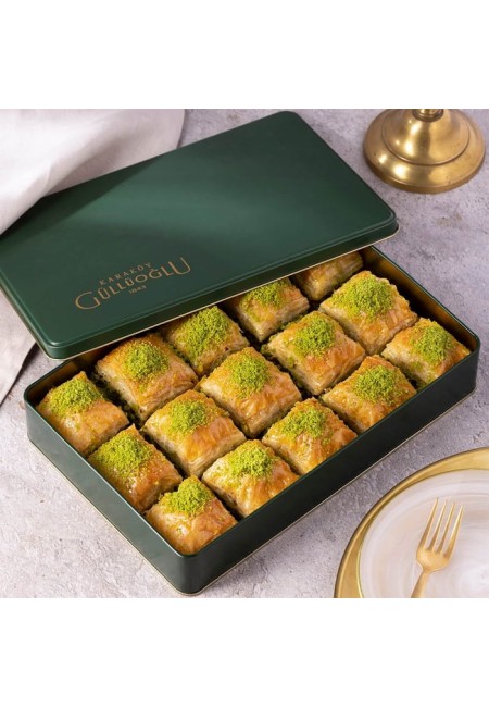  Metal Kutuda Fıstıklı Kare Baklava 900 Gr