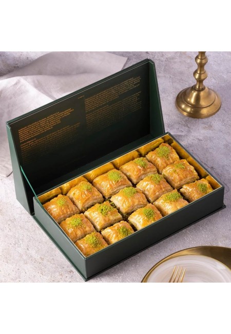  Özel Kutuda Fıstıklı Kare Baklava 1 Kg