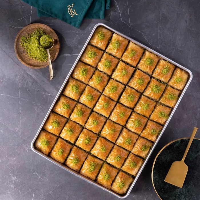  Fıstıklı Kare Baklava Tepside 2.5 Kg